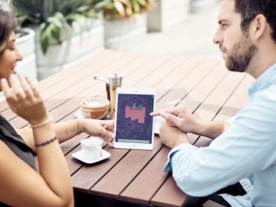 People using AutoCAD in a mobile environment.